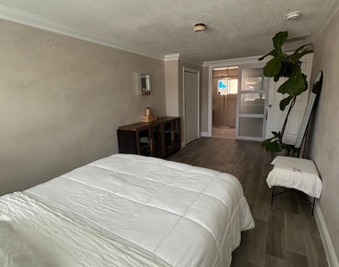 2480 Ne 13th Terrace - Photo Thumbnail 30