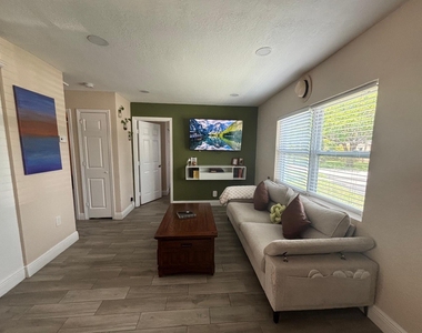 2480 Ne 13th Terrace - Photo Thumbnail 20