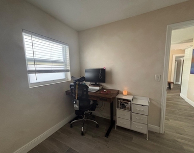 2480 Ne 13th Terrace - Photo Thumbnail 16