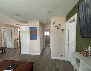 2480 Ne 13th Terrace - Photo Thumbnail 15