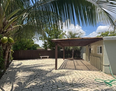 2480 Ne 13th Terrace - Photo Thumbnail 3