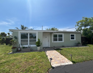 2480 Ne 13th Terrace - Photo Thumbnail 1