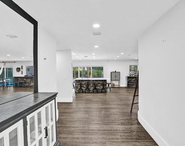343 Layne Boulevard - Photo Thumbnail 1