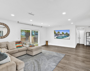 343 Layne Boulevard - Photo Thumbnail 16