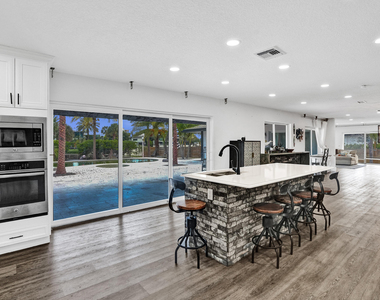 343 Layne Boulevard - Photo Thumbnail 5