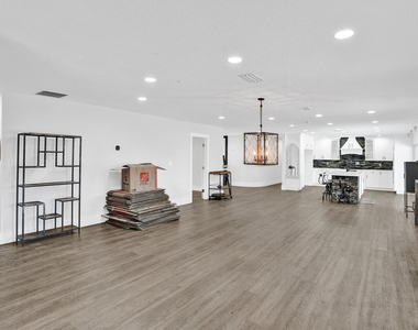 343 Layne Boulevard - Photo Thumbnail 13