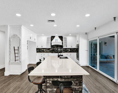 343 Layne Boulevard - Photo Thumbnail 4