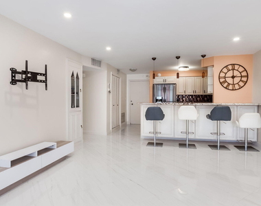 133 N Pompano Beach Boulevard - Photo Thumbnail 10