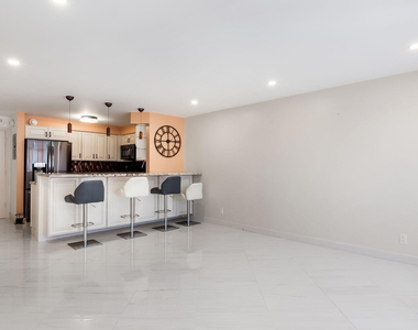133 N Pompano Beach Boulevard - Photo Thumbnail 8