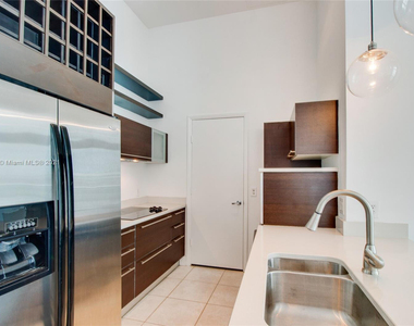 1900 N Bayshore Drive - Photo Thumbnail 2