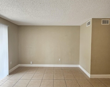 4324 Nw 9th Avenue - Photo Thumbnail 2