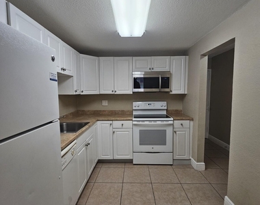 4324 Nw 9th Avenue - Photo Thumbnail 4