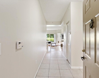 2060 Greenview Shores Boulevard - Photo Thumbnail 3