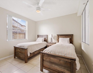 2060 Greenview Shores Boulevard - Photo Thumbnail 17