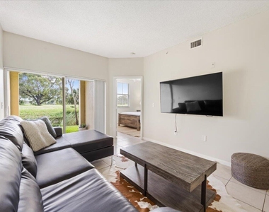 2060 Greenview Shores Boulevard - Photo Thumbnail 6