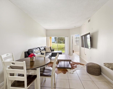 2060 Greenview Shores Boulevard - Photo Thumbnail 4