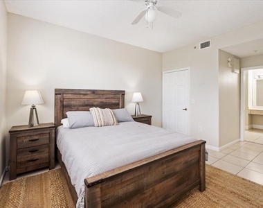 2060 Greenview Shores Boulevard - Photo Thumbnail 14