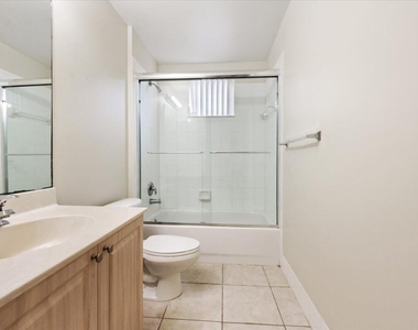 2060 Greenview Shores Boulevard - Photo Thumbnail 19