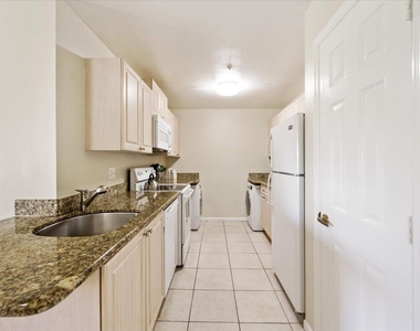 2060 Greenview Shores Boulevard - Photo Thumbnail 9