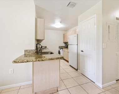 2060 Greenview Shores Boulevard - Photo Thumbnail 8