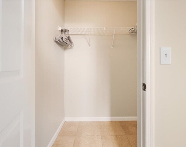 2060 Greenview Shores Boulevard - Photo Thumbnail 15