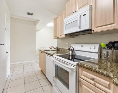 2060 Greenview Shores Boulevard - Photo Thumbnail 12