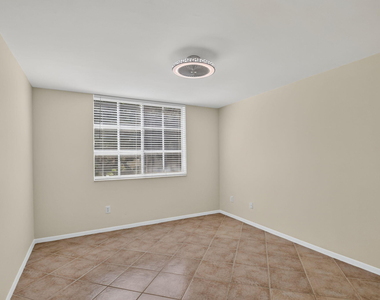 107 Yacht Club Way - Photo Thumbnail 14