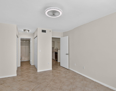 107 Yacht Club Way - Photo Thumbnail 11