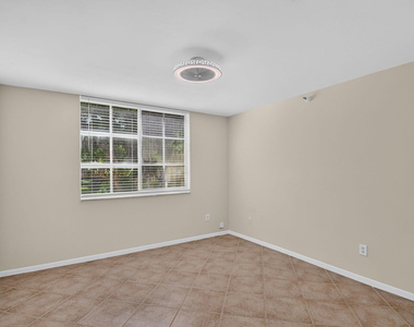 107 Yacht Club Way - Photo Thumbnail 18