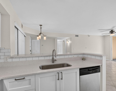 107 Yacht Club Way - Photo Thumbnail 6