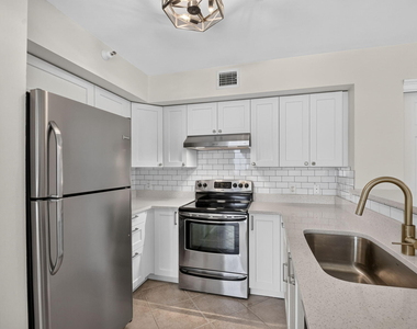 107 Yacht Club Way - Photo Thumbnail 4