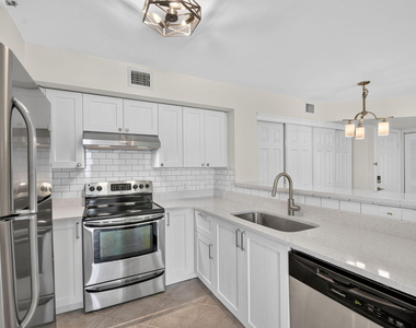 107 Yacht Club Way - Photo Thumbnail 5