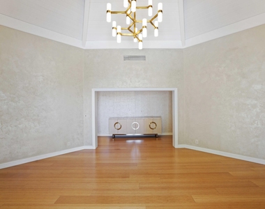 2204 Notre Dame Drive - Photo Thumbnail 8
