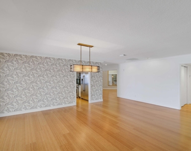 2204 Notre Dame Drive - Photo Thumbnail 9