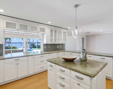 2204 Notre Dame Drive - Photo Thumbnail 15