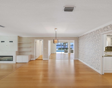 2204 Notre Dame Drive - Photo Thumbnail 12
