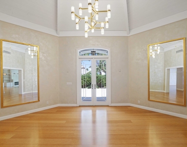 2204 Notre Dame Drive - Photo Thumbnail 7
