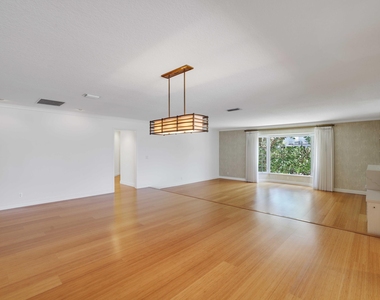2204 Notre Dame Drive - Photo Thumbnail 11