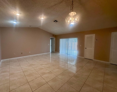 23343 Sw 54th Way - Photo Thumbnail 10