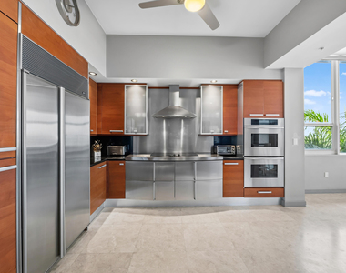 701 Se 21st Avenue - Photo Thumbnail 3