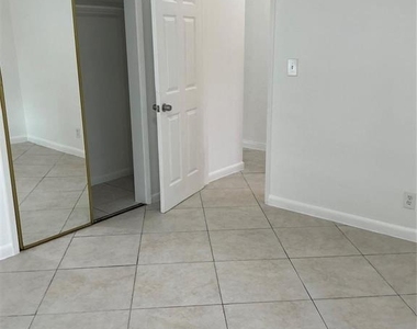 1647 Ne 12th Street - Photo Thumbnail 4