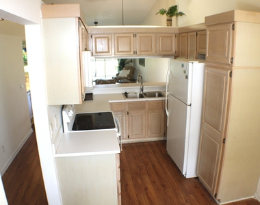 1082 Keystone Drive - Photo Thumbnail 3