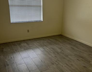 617 Ixoria Avenue - Photo Thumbnail 2