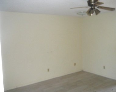 617 Ixoria Avenue - Photo Thumbnail 3