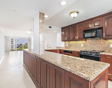 3901 S Flagler Drive - Photo Thumbnail 8