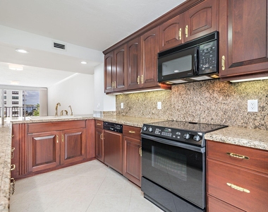 3901 S Flagler Drive - Photo Thumbnail 10
