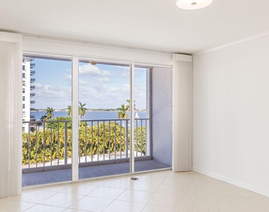 3901 S Flagler Drive - Photo Thumbnail 1