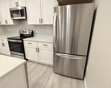 509 N H Street - Photo Thumbnail 5