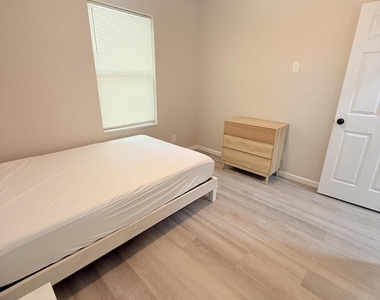 509 N H Street - Photo Thumbnail 10