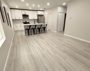 509 N H Street - Photo Thumbnail 2